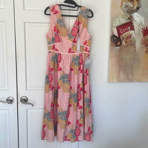 NSR Maria V Neck Lace Midi Floral Pink Dress NWT NEW Large 🥰 ⭐️ - Picture 2 of 4